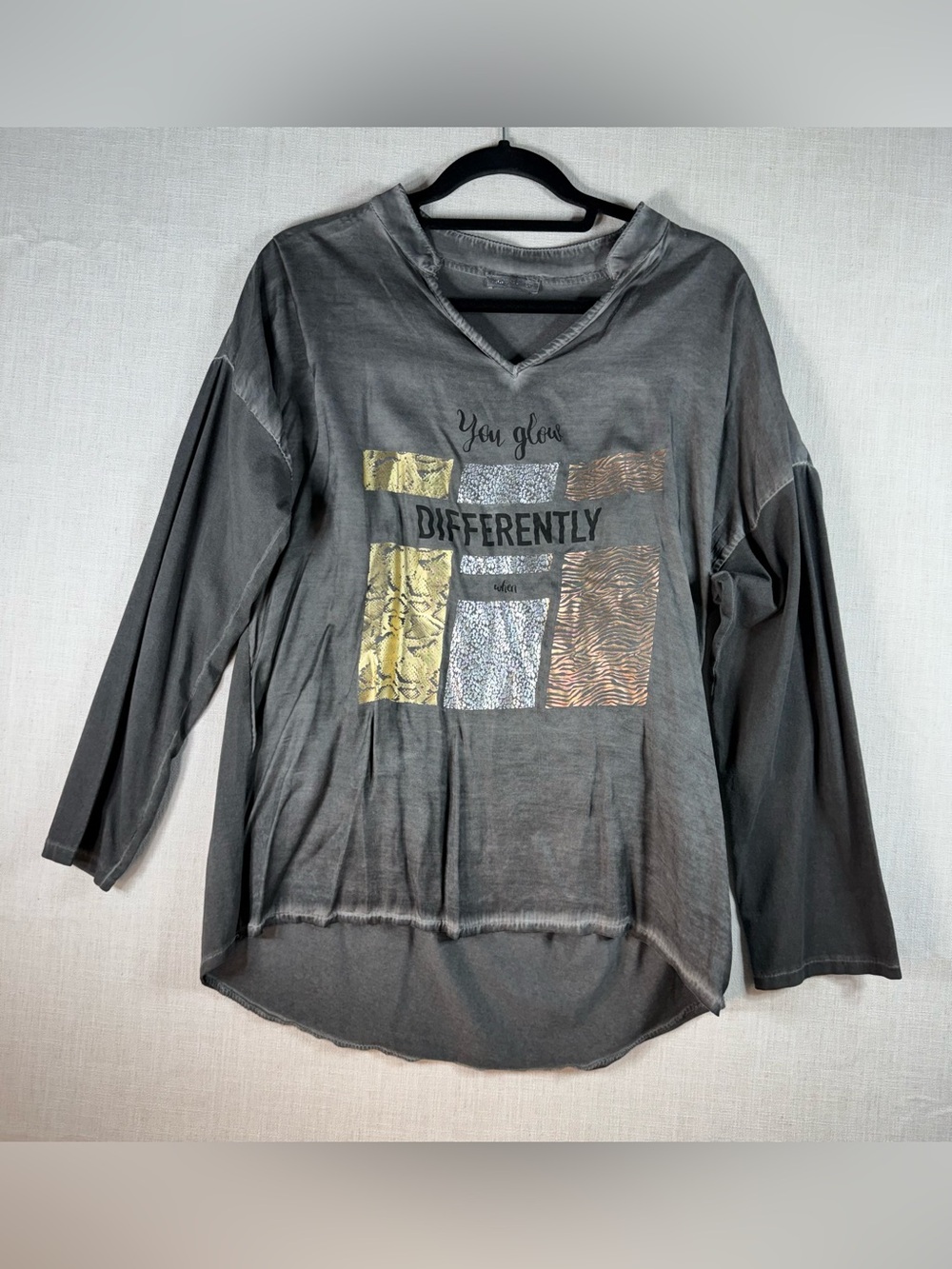 Women's Gray 'You Glow Differently' Long-Sleeve Graphic Top 100% Cotton